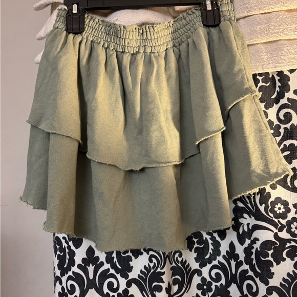 American Eagle Green Bubble Mini Skirt Tiered High-Low - Picture 2 of 3
